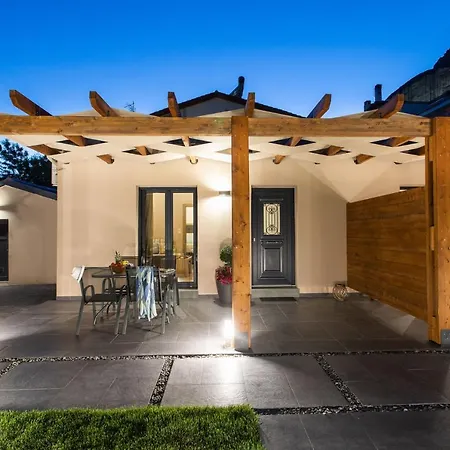 Villa Meteora Boutique E *