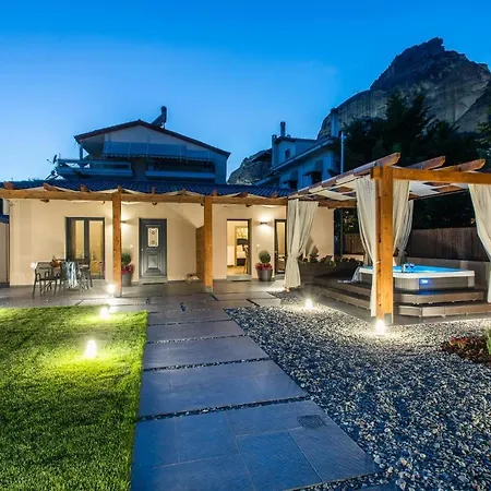 Meteora Boutique E *